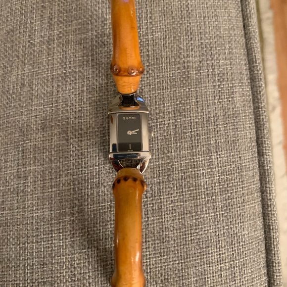 Pristine condition vintage Gucci Watch - Picture 2 of 6